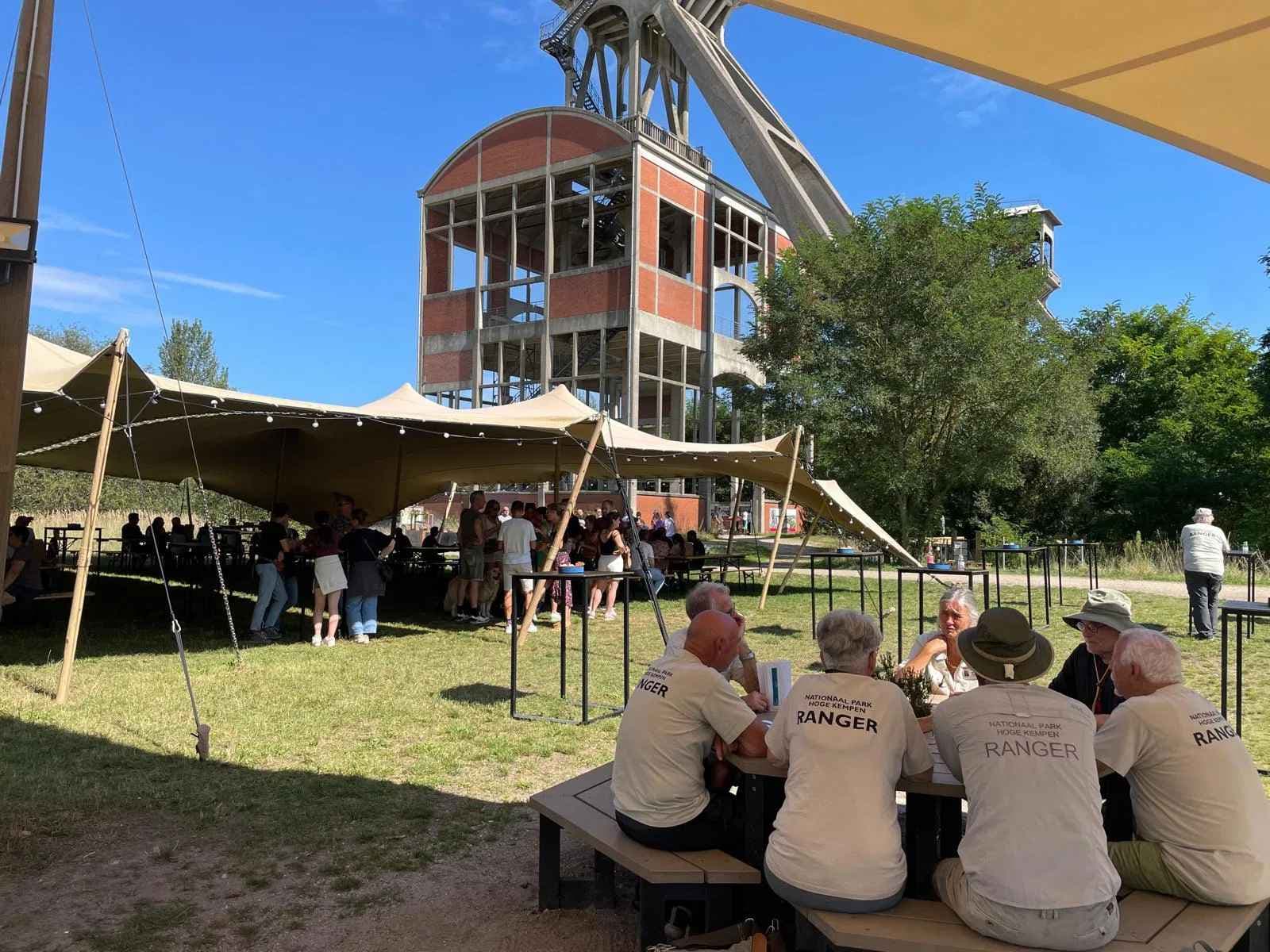 Een personeelsfeest organiseren dat verder gaat dan een feestje