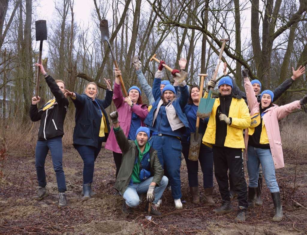 Een bedrijf (team) die bomen plant